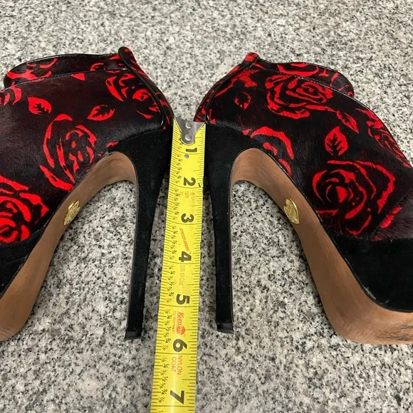 BETSEY JOHNSON Black/Red Roses Pony Hair Peep Toe Stiletto Platforms Whimsy  6.5 - Picture 10 of 17